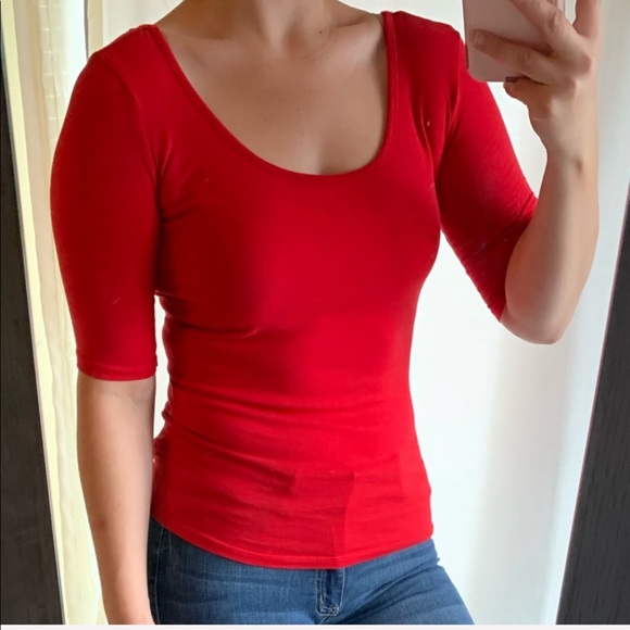 Red Scoop Neck 3/4 Sleeve Top - Picture 2 of 3